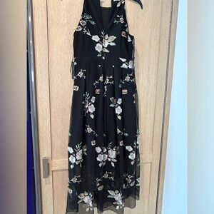 Beautiful Vince Camuto dress, never worn, size 2